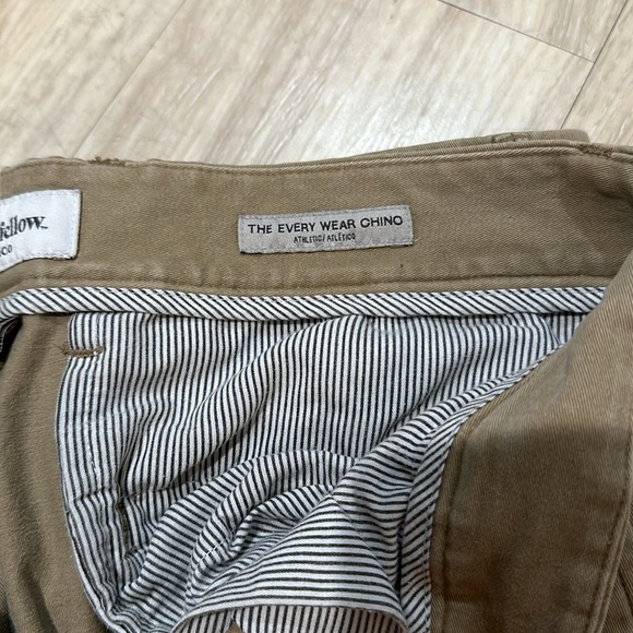 Athletic fit khaki chinos size 32x32 - Picture 2 of 5